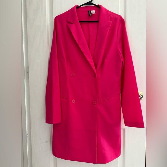H and M Divided Pink blazer - Picture 3 of 4